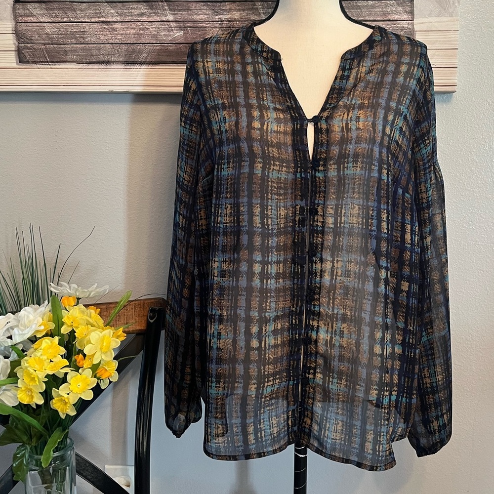 ♥️❄️Liz Claiborne Women’s Long Sleeve Button Down Lightweight Top Size Medium